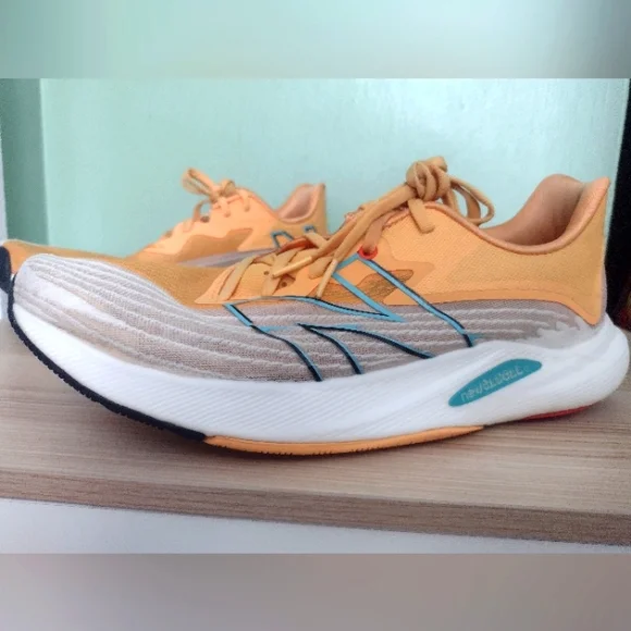 New Balance Men's FuelCell Rebel v2 - Picture 2 of 11